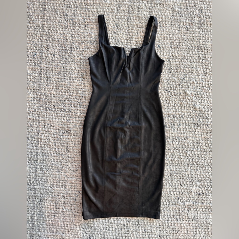Bebe bodycon midi short sleeves cocktail dress v front cut size medium